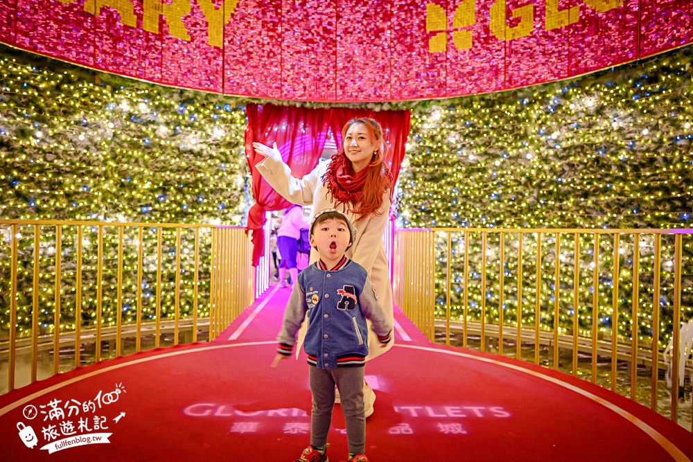 【2025華泰名品城聖誕村開村啦】璀璨20米聖誕樹飄雪.打卡復古飯店和摩登粉紅舞台! 【2025華泰名品城聖誕村開村啦】璀璨20米聖誕樹飄雪.打卡復古飯店和摩登粉紅舞台!