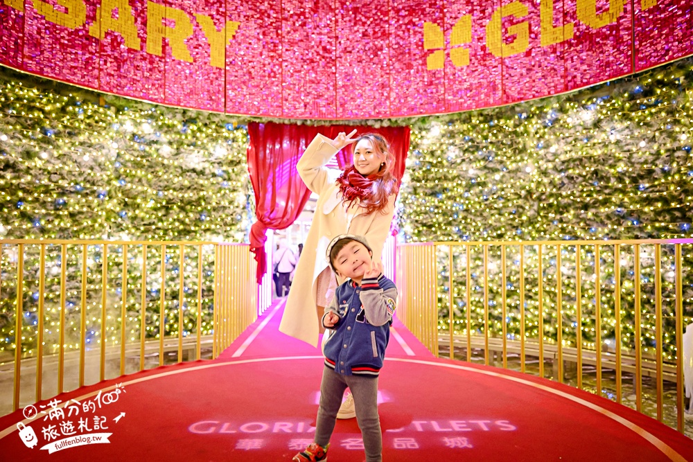 【2025華泰名品城聖誕村開村啦】璀璨20米聖誕樹飄雪.打卡復古飯店和摩登粉紅舞台! 【2025華泰名品城聖誕村開村啦】璀璨20米聖誕樹飄雪.打卡復古飯店和摩登粉紅舞台!