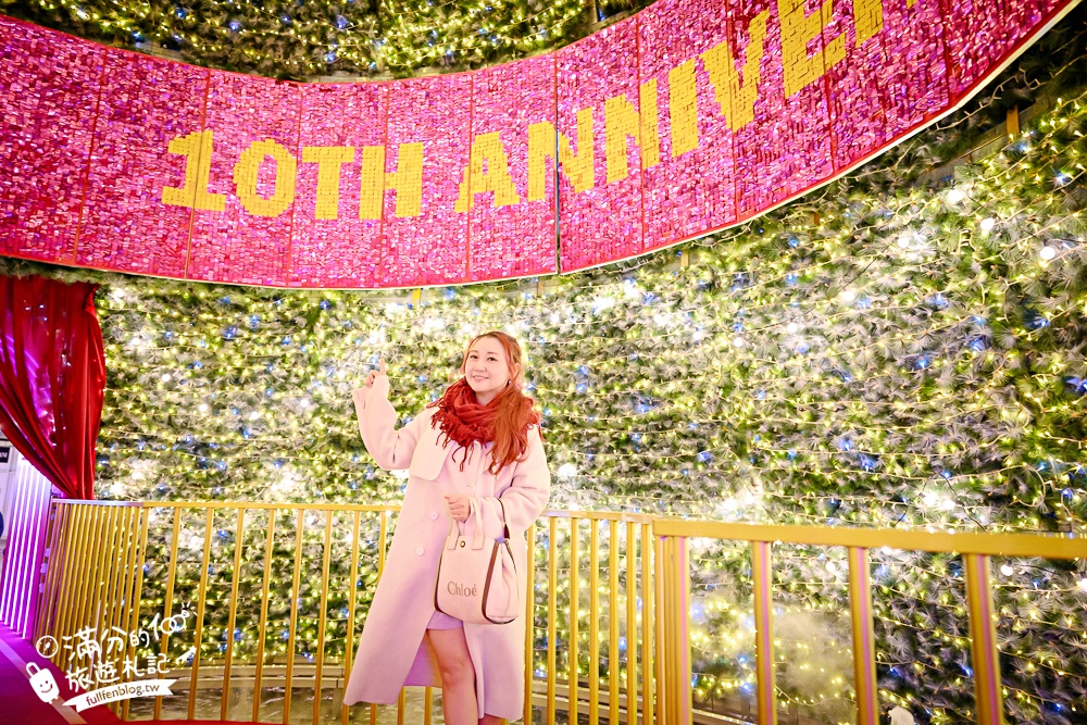 【2025華泰名品城聖誕村開村啦】璀璨20米聖誕樹飄雪.打卡復古飯店和摩登粉紅舞台! 【2025華泰名品城聖誕村開村啦】璀璨20米聖誕樹飄雪.打卡復古飯店和摩登粉紅舞台!