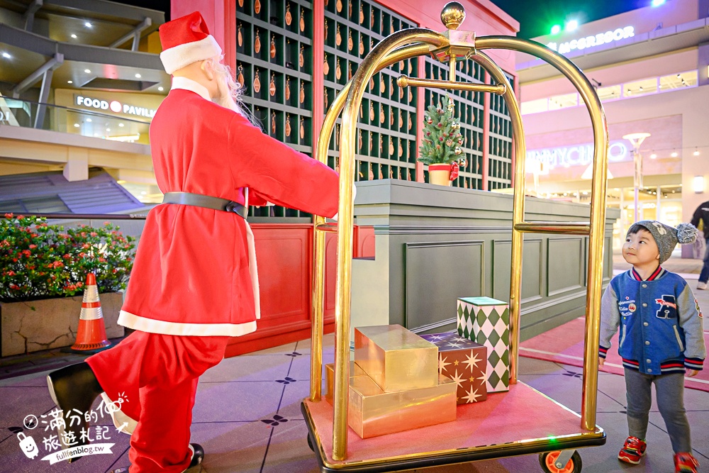 【2025華泰名品城聖誕村開村啦】璀璨20米聖誕樹飄雪.打卡復古飯店和摩登粉紅舞台! 【2025華泰名品城聖誕村開村啦】璀璨20米聖誕樹飄雪.打卡復古飯店和摩登粉紅舞台!