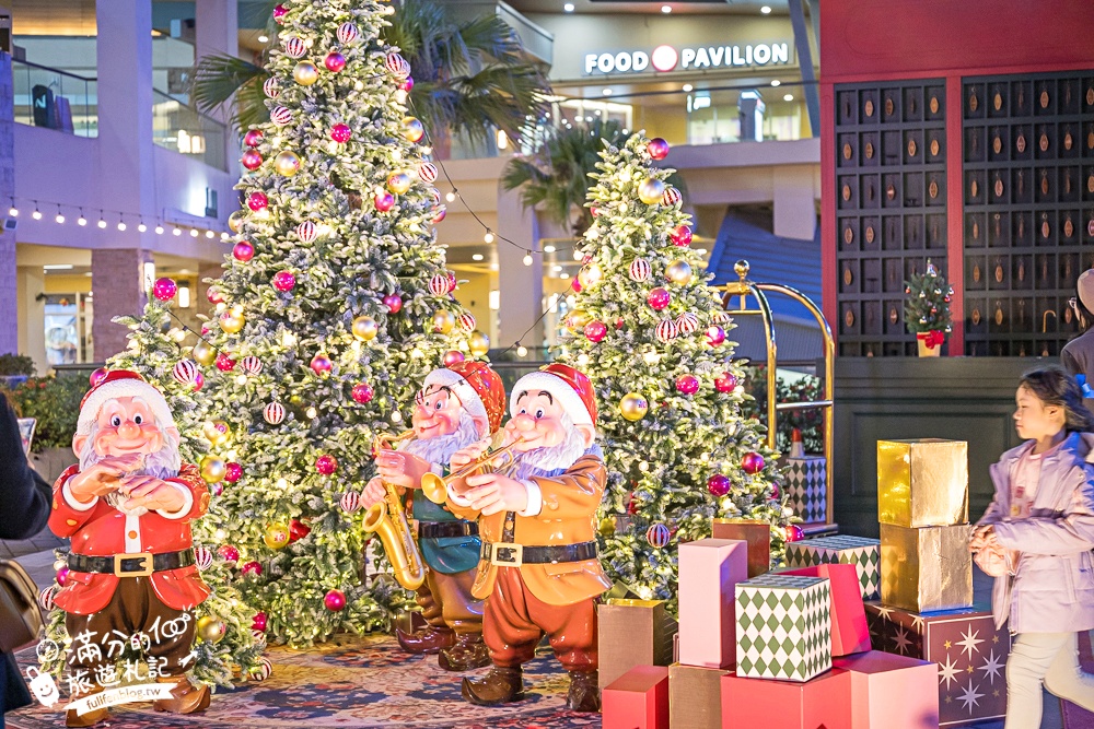 【2025華泰名品城聖誕村開村啦】璀璨20米聖誕樹飄雪.打卡復古飯店和摩登粉紅舞台! 【2025華泰名品城聖誕村開村啦】璀璨20米聖誕樹飄雪.打卡復古飯店和摩登粉紅舞台!