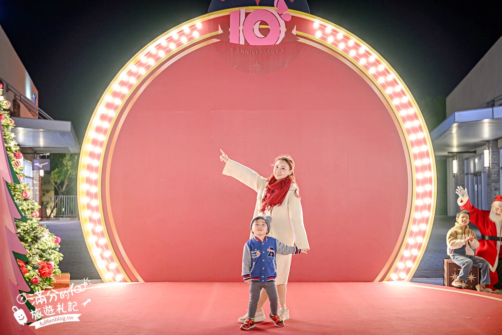 【2025華泰名品城聖誕村開村啦】璀璨20米聖誕樹飄雪.打卡復古飯店和摩登粉紅舞台! 【2025華泰名品城聖誕村開村啦】璀璨20米聖誕樹飄雪.打卡復古飯店和摩登粉紅舞台!