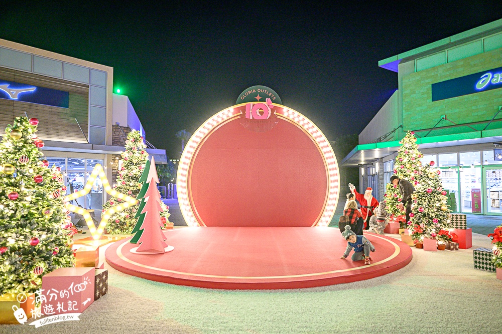 【2025華泰名品城聖誕村開村啦】璀璨20米聖誕樹飄雪.打卡復古飯店和摩登粉紅舞台! 【2025華泰名品城聖誕村開村啦】璀璨20米聖誕樹飄雪.打卡復古飯店和摩登粉紅舞台!