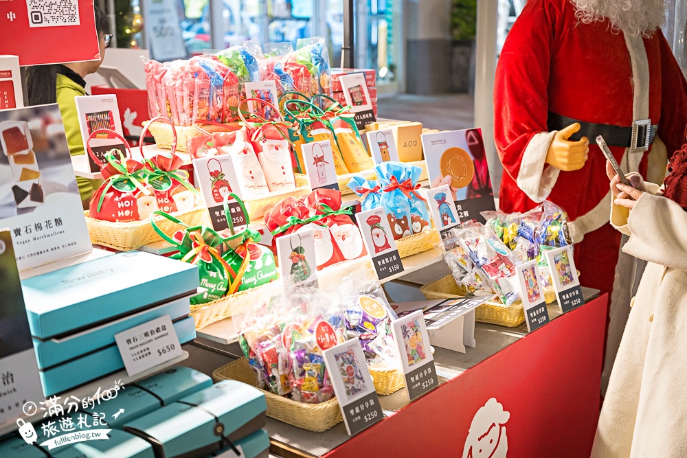 【2025華泰名品城聖誕村開村啦】璀璨20米聖誕樹飄雪.打卡復古飯店和摩登粉紅舞台! 【2025華泰名品城聖誕村開村啦】璀璨20米聖誕樹飄雪.打卡復古飯店和摩登粉紅舞台!