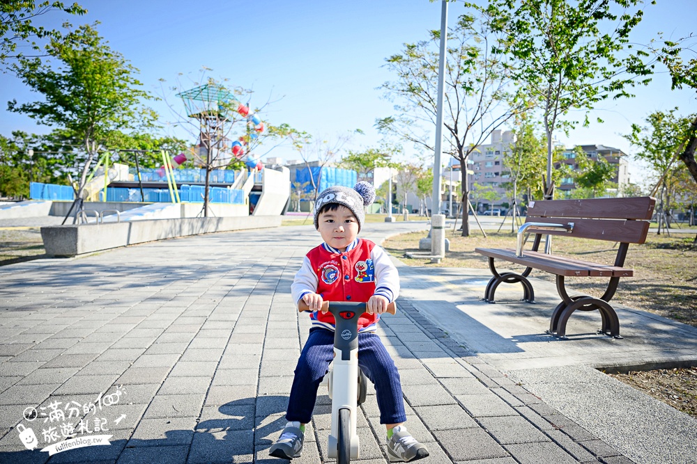台南【健康綠洲公園】台南市區親子公園.高8公尺瞭望台的大船主題溜滑梯.搭配滑步車.滑索一起玩更放電!