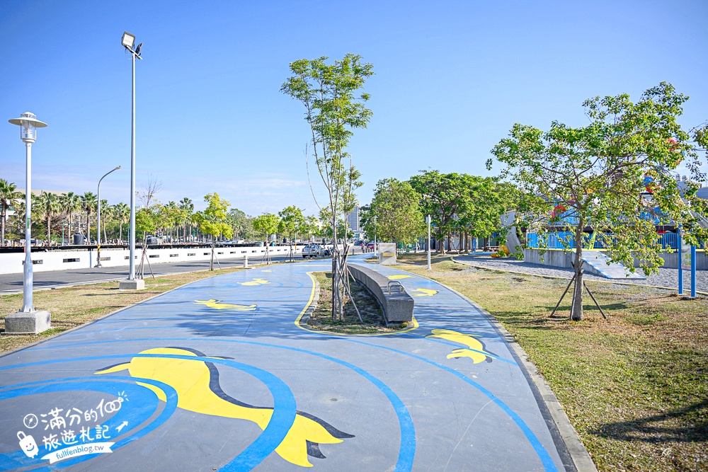 台南【健康綠洲公園】台南市區親子公園.高8公尺瞭望台的大船主題溜滑梯.搭配滑步車.滑索一起玩更放電!