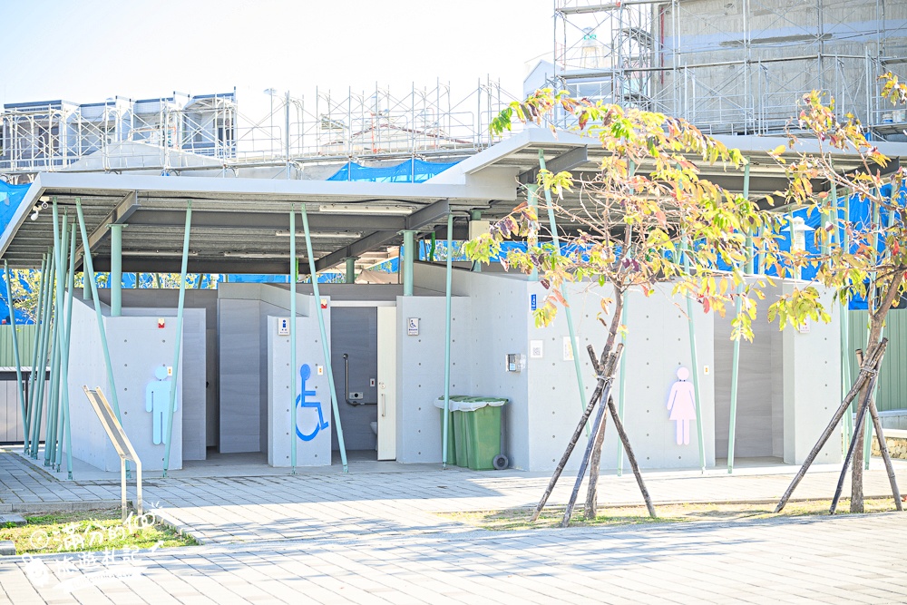 台南【健康綠洲公園】台南市區親子公園.高8公尺瞭望台的大船主題溜滑梯.搭配滑步車.滑索一起玩更放電!