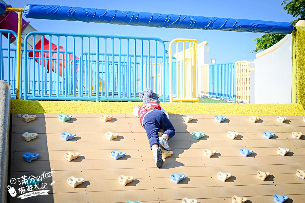 台南【健康綠洲公園】台南市區親子公園.高8公尺瞭望台的大船主題溜滑梯.搭配滑步車.滑索一起玩更放電!
