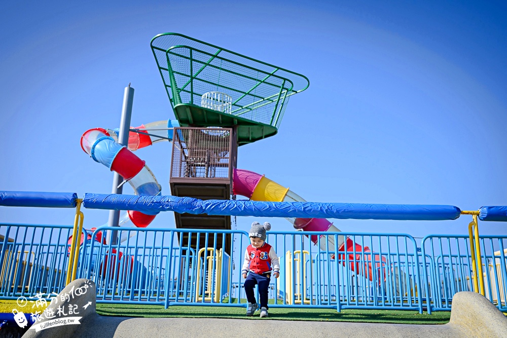 台南【健康綠洲公園】台南市區親子公園.高8公尺瞭望台的大船主題溜滑梯.搭配滑步車.滑索一起玩更放電!