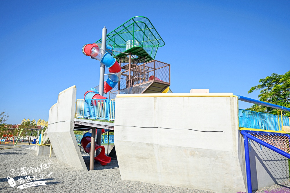 台南【健康綠洲公園】台南市區親子公園.高8公尺瞭望台的大船主題溜滑梯.搭配滑步車.滑索一起玩更放電!