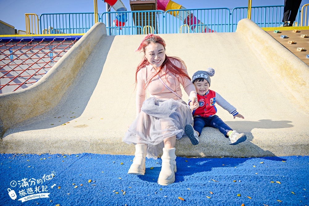 台南【健康綠洲公園】台南市區親子公園.高8公尺瞭望台的大船主題溜滑梯.搭配滑步車.滑索一起玩更放電!