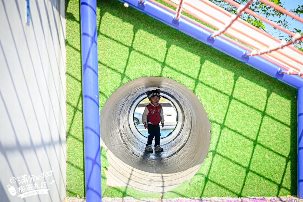 台南【健康綠洲公園】台南市區親子公園.高8公尺瞭望台的大船主題溜滑梯.搭配滑步車.滑索一起玩更放電!