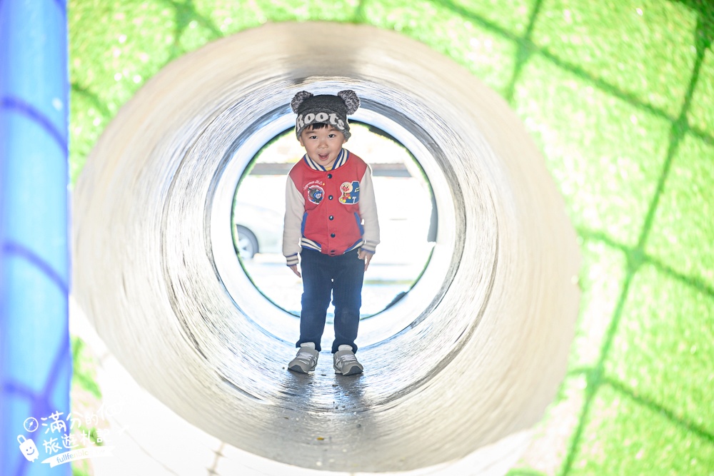 台南【健康綠洲公園】台南市區親子公園.高8公尺瞭望台的大船主題溜滑梯.搭配滑步車.滑索一起玩更放電!