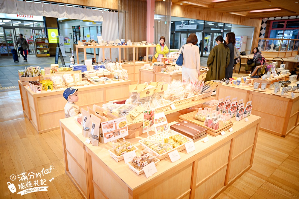 【九州佐賀武雄景點一日遊】TOP10個武雄景點推薦.泡武雄溫泉.吃佐賀牛便當.拍歷史塔樓.最美圖書館和歐風城堡陶瓷公園!