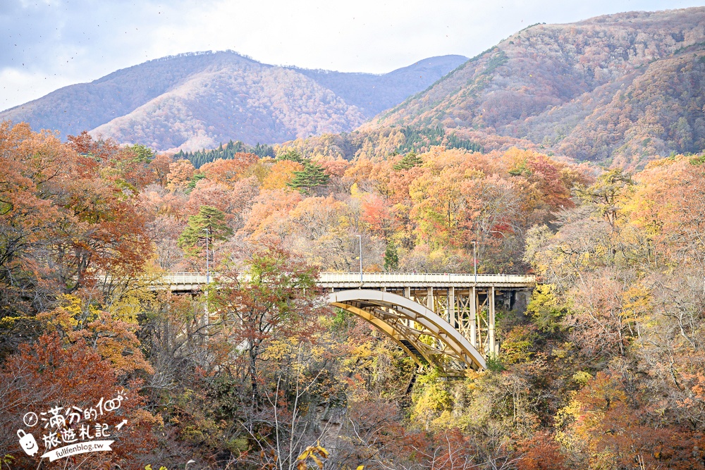 日本東北【鳴子峽】宮城賞楓景點推薦.走峽谷.賞紅楓.看奇岩.觀瀑布.必拍大深沢橋壯闊的拱橋景觀!