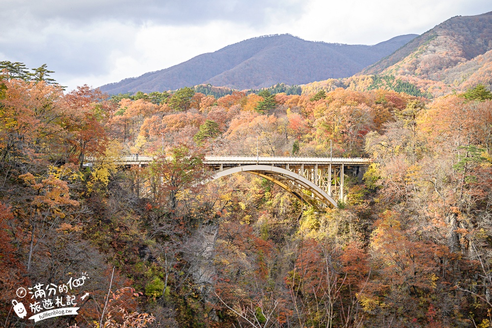 日本東北【鳴子峽】宮城賞楓景點推薦.走峽谷.賞紅楓.看奇岩.觀瀑布.必拍大深沢橋壯闊的拱橋景觀!