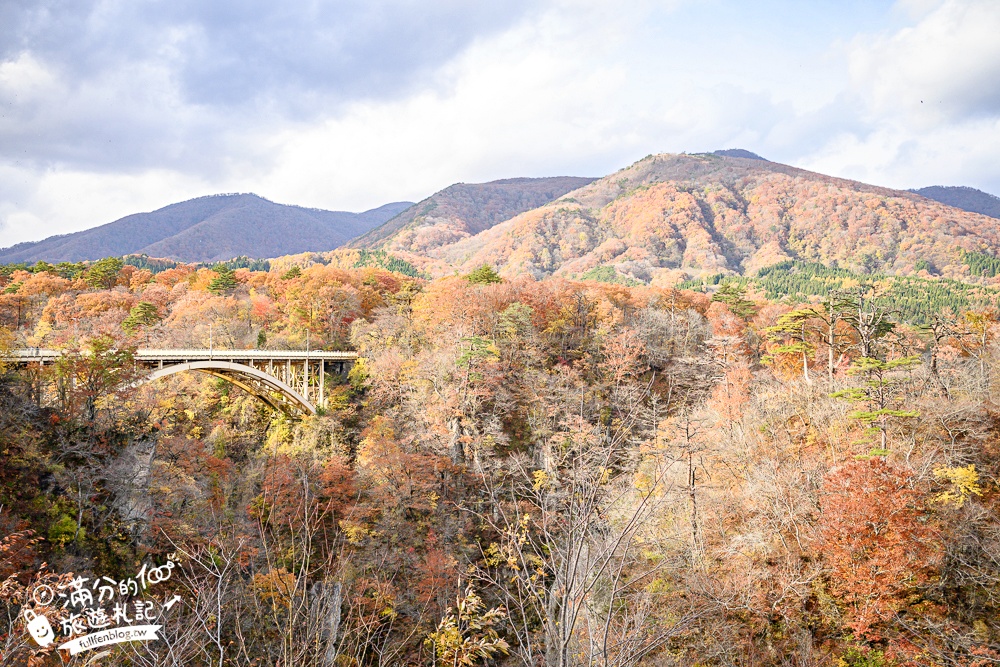 日本東北【鳴子峽】宮城賞楓景點推薦.走峽谷.賞紅楓.看奇岩.觀瀑布.必拍大深沢橋壯闊的拱橋景觀!
