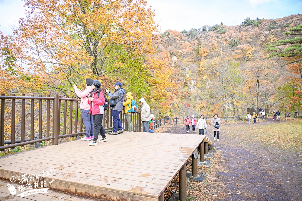 日本東北【鳴子峽】宮城賞楓景點推薦.走峽谷.賞紅楓.看奇岩.觀瀑布.必拍大深沢橋壯闊的拱橋景觀!