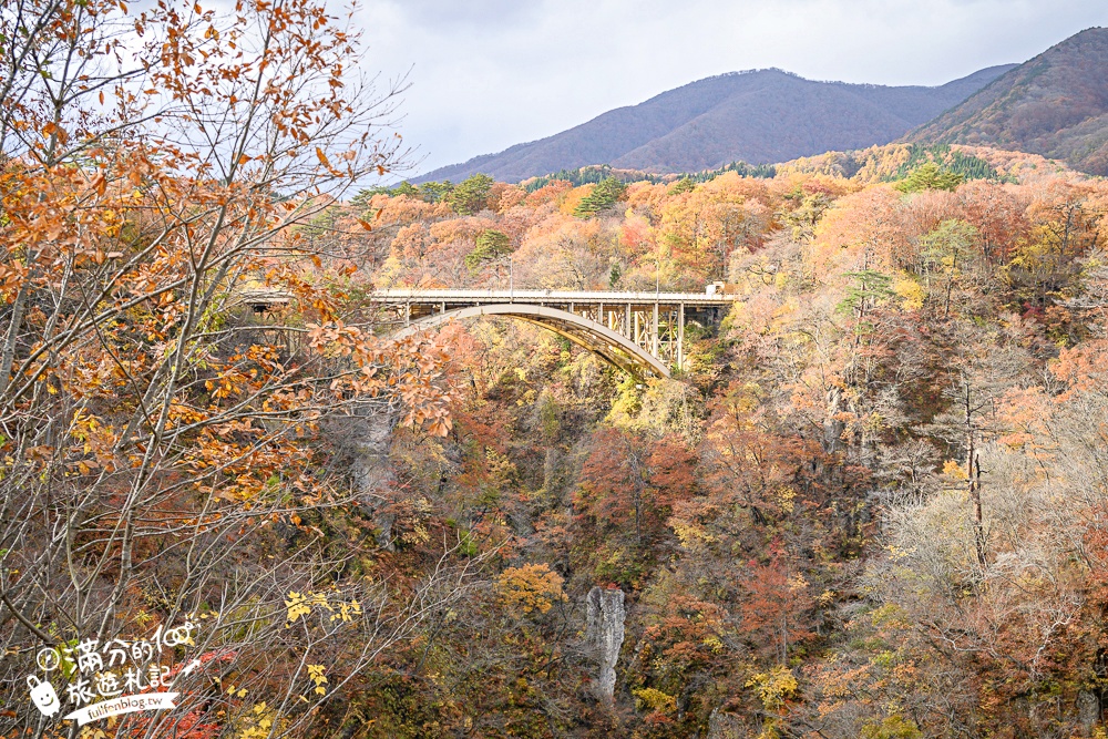 日本東北【鳴子峽】宮城賞楓景點推薦.走峽谷.賞紅楓.看奇岩.觀瀑布.必拍大深沢橋壯闊的拱橋景觀!