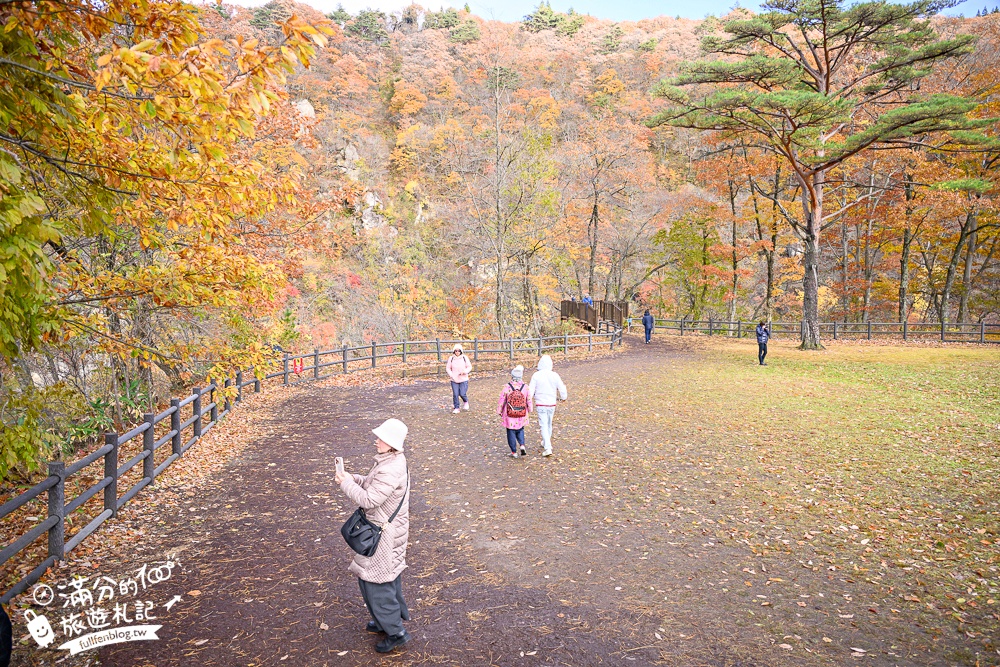 日本東北【鳴子峽】宮城賞楓景點推薦.走峽谷.賞紅楓.看奇岩.觀瀑布.必拍大深沢橋壯闊的拱橋景觀!