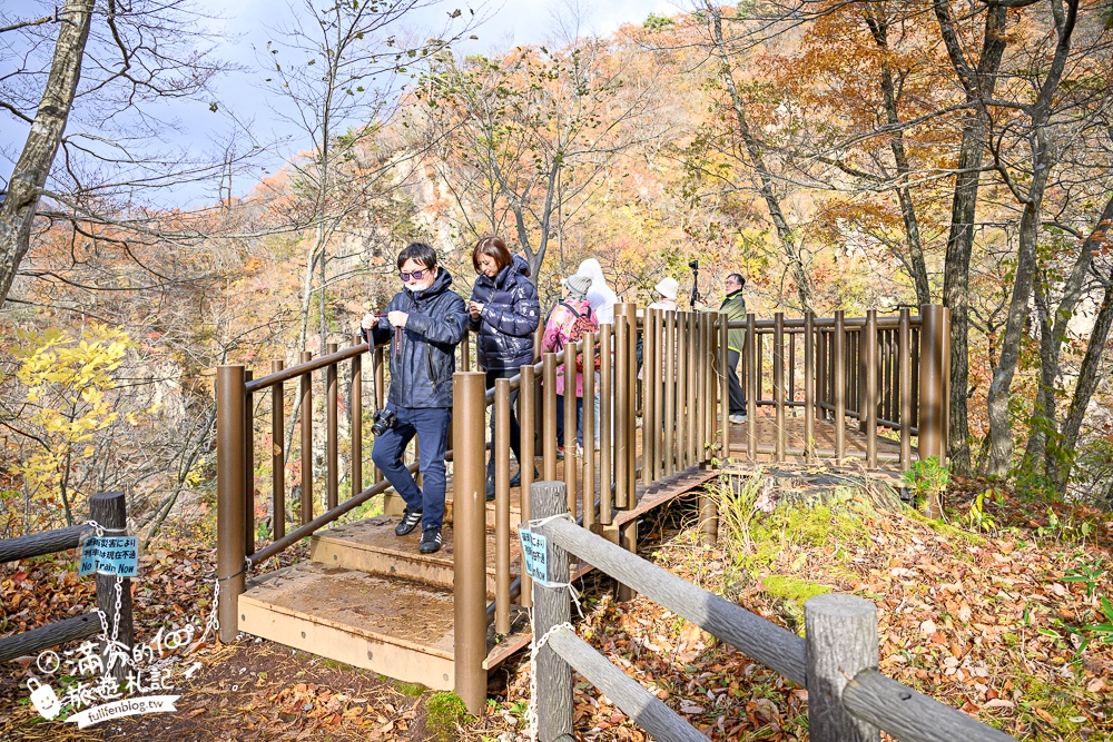 日本東北【鳴子峽】宮城賞楓景點推薦.走峽谷.賞紅楓.看奇岩.觀瀑布.必拍大深沢橋壯闊的拱橋景觀!