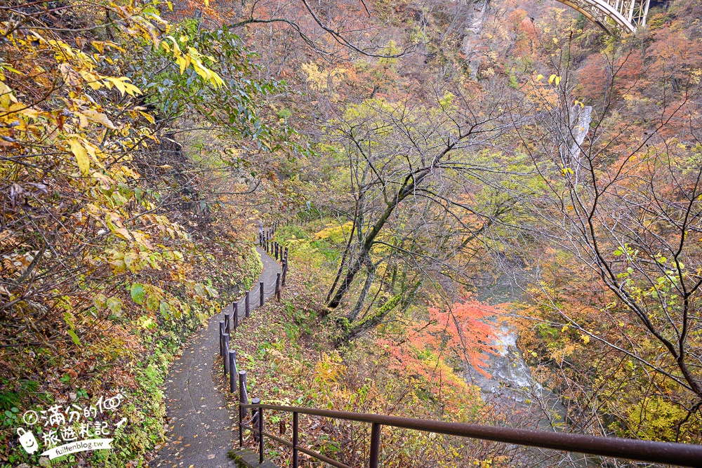 日本東北【鳴子峽】宮城賞楓景點推薦.走峽谷.賞紅楓.看奇岩.觀瀑布.必拍大深沢橋壯闊的拱橋景觀!