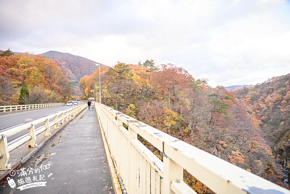 日本東北【鳴子峽】宮城賞楓景點推薦.走峽谷.賞紅楓.看奇岩.觀瀑布.必拍大深沢橋壯闊的拱橋景觀!