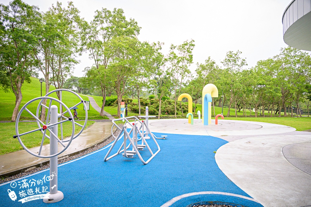 宜蘭【薛長興風雨樂活館】羅東親子公園推薦.雨天晴天都能玩.城堡溜滑梯.沙坑.彈跳床好放電!