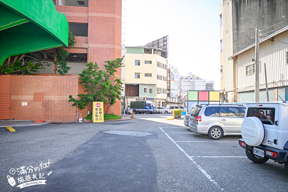 彰化【芊動彰化親子園區】在城市裡遇見一座童話村.三隻小豬.貓咪巴士和生動的彩繪大樓好好拍!