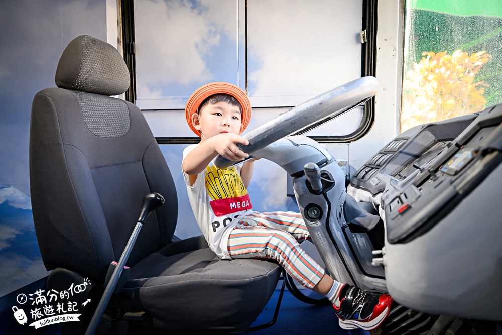 彰化【芊動彰化親子園區】在城市裡遇見一座童話村.三隻小豬.貓咪巴士和生動的彩繪大樓好好拍!