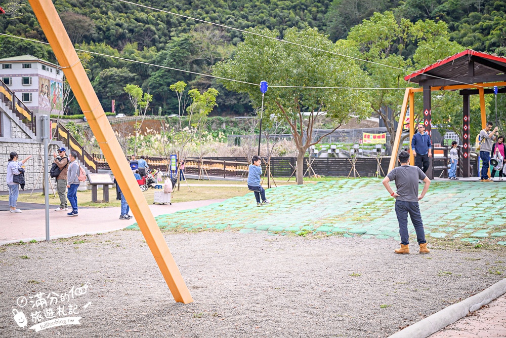 苗栗泰雅原住民文化產業區【WAKHUL高腳屋親子公園】打必拉斯溫泉公園,免費玩磨石子滑梯.泡足湯.煮溫泉蛋!