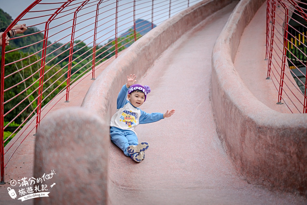 苗栗泰雅原住民文化產業區【WAKHUL高腳屋親子公園】打必拉斯溫泉公園,免費玩磨石子滑梯.泡足湯.煮溫泉蛋!