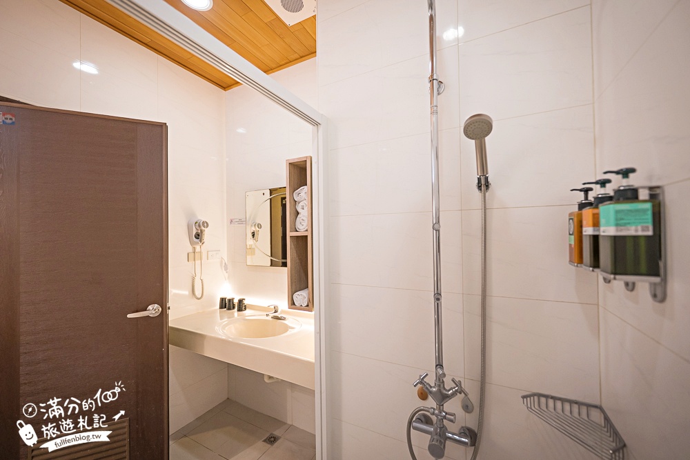 雲林住宿推薦【翠華會館】一泊二食開箱體驗,跨年專案只要$3960,百萬景觀頂樓煙火精彩又放鬆!