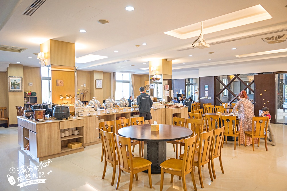 雲林住宿推薦【翠華會館】一泊二食開箱體驗,跨年專案只要$3960,百萬景觀頂樓煙火精彩又放鬆!