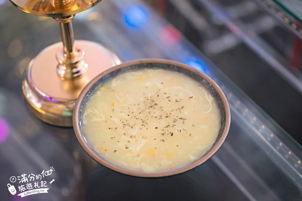 台南【萬霧小籠湯包專賣店】霧裡吃小籠包超浮誇,沉浸式藝術攝影棚就像在拍MV!