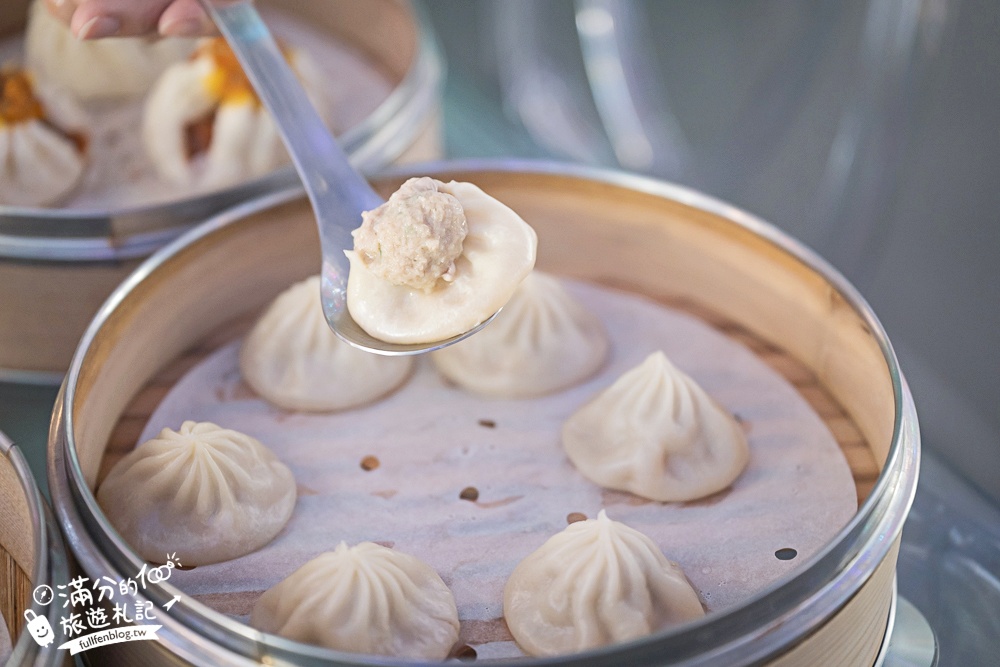 台南【萬霧小籠湯包專賣店】霧裡吃小籠包超浮誇,沉浸式藝術攝影棚就像在拍MV!