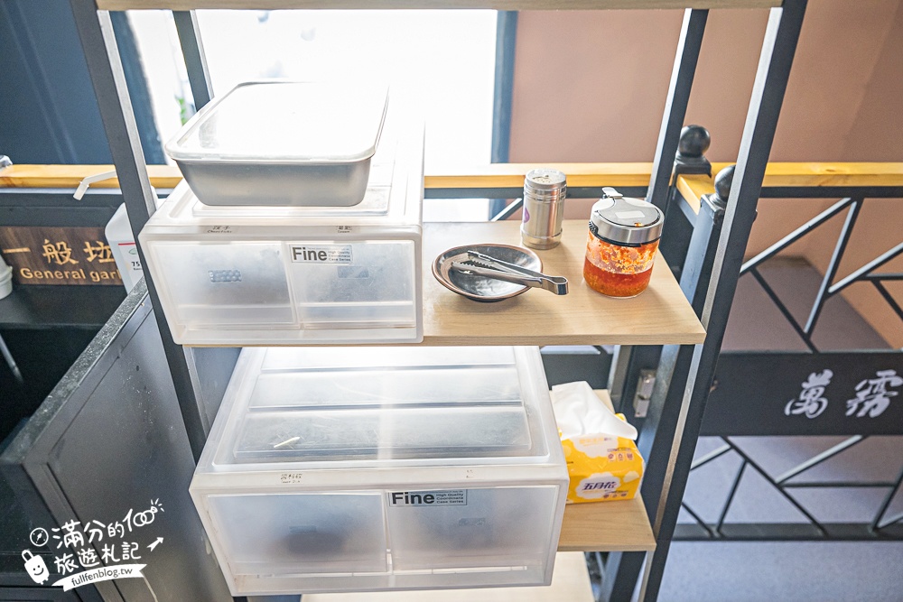 台南【萬霧小籠湯包專賣店】霧裡吃小籠包超浮誇,沉浸式藝術攝影棚就像在拍MV!