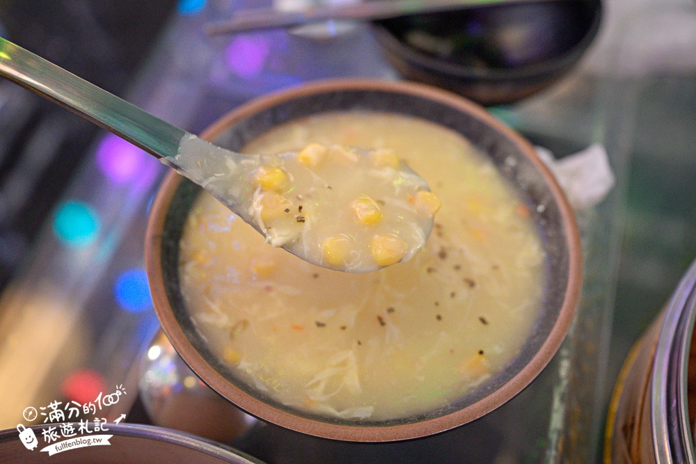 台南【萬霧小籠湯包專賣店】霧裡吃小籠包超浮誇,沉浸式藝術攝影棚就像在拍MV!