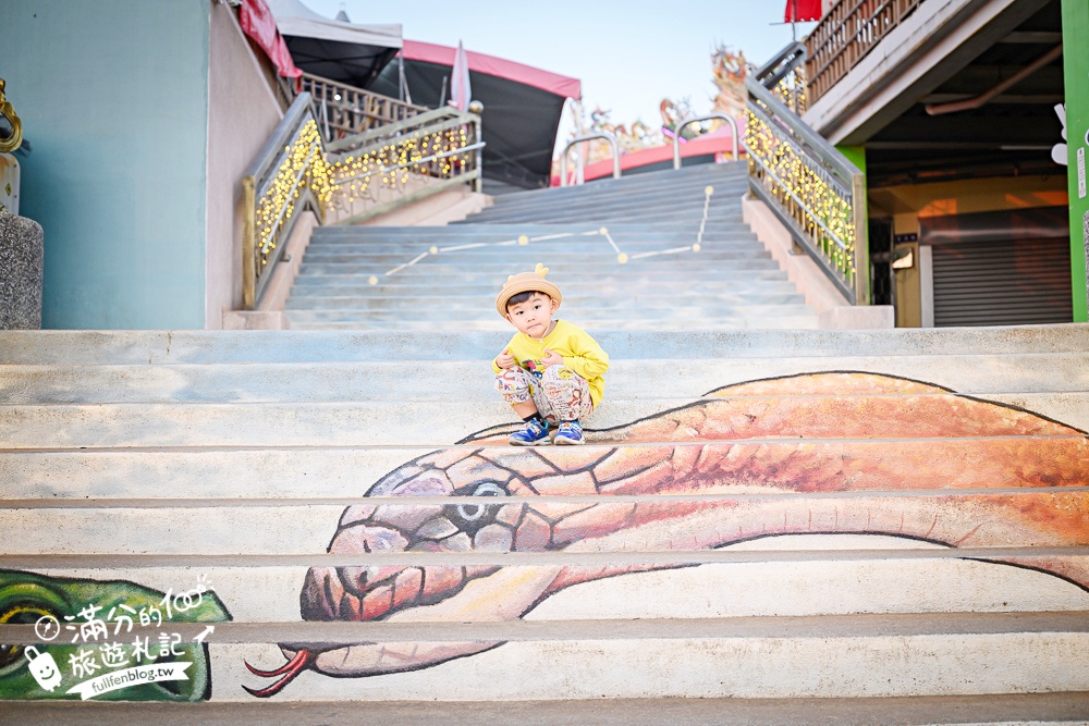 南投景點【松柏嶺受天宮】海拔400公尺的廟宇宮殿，同時看彰化南投,全新龜蛇立體彩繪地景好震撼~180度超廣角觀景視野!