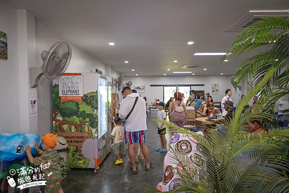 普吉島必玩【普吉島大象叢林保護區】來場與大象的溫柔相遇,幫大象洗澡戲水,餵大象吃香蕉.甘蔗和手作飯糰! 普吉島必玩【普吉島大象叢林保護區】來場與大象的溫柔相遇,幫大象洗澡戲水,餵大象吃香蕉.甘蔗和手作飯糰!