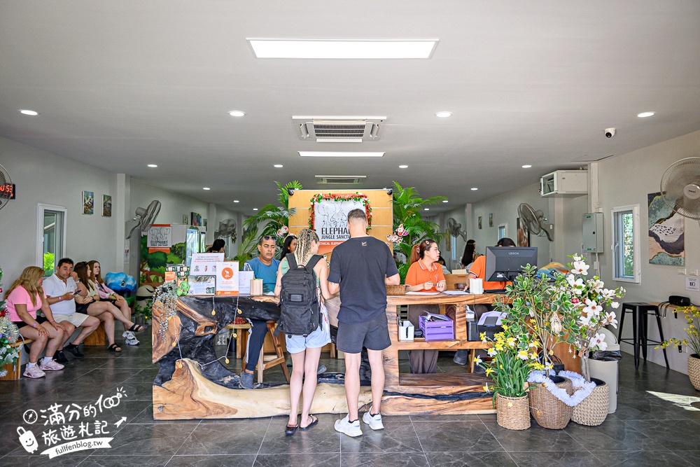 普吉島必玩【普吉島大象叢林保護區】來場與大象的溫柔相遇,幫大象洗澡戲水,餵大象吃香蕉.甘蔗和手作飯糰! 普吉島必玩【普吉島大象叢林保護區】來場與大象的溫柔相遇,幫大象洗澡戲水,餵大象吃香蕉.甘蔗和手作飯糰!