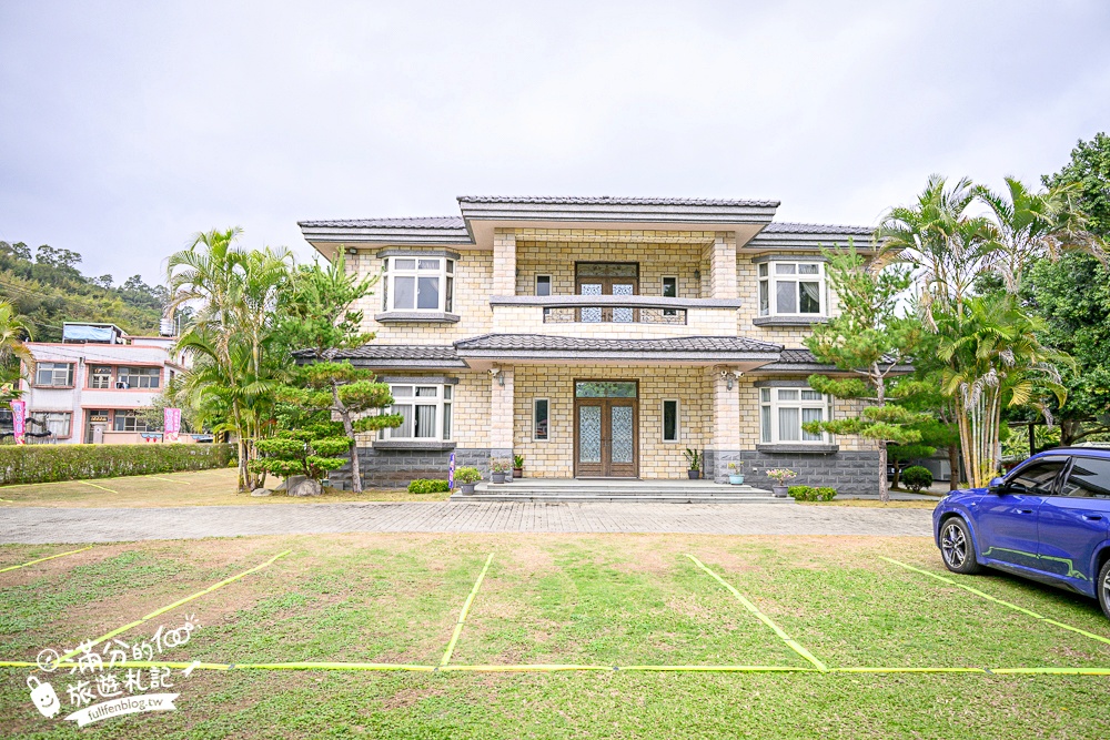 苗栗【興品園草莓農場】這不僅是高架親子草莓園.根本是兒童遊戲場,免費玩不限時,還有玻璃屋咖啡館~超狂!