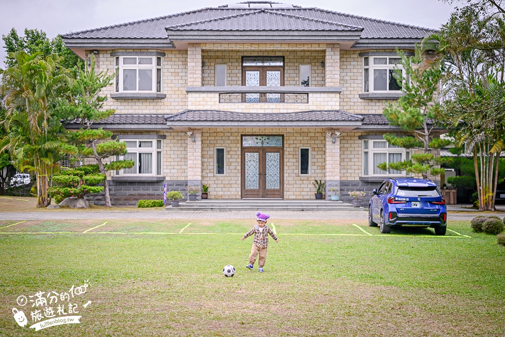 苗栗【興品園草莓農場】這不僅是高架親子草莓園.根本是兒童遊戲場,免費玩不限時,還有玻璃屋咖啡館~超狂!