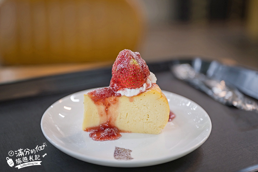 苗栗【興品園草莓農場】這不僅是高架親子草莓園.根本是兒童遊戲場,免費玩不限時,還有玻璃屋咖啡館~超狂!