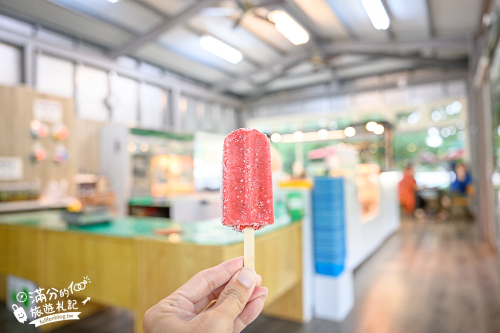 苗栗【興品園草莓農場】這不僅是高架親子草莓園.根本是兒童遊戲場,免費玩不限時,還有玻璃屋咖啡館~超狂!