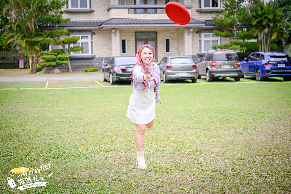 苗栗【興品園草莓農場】這不僅是高架親子草莓園.根本是兒童遊戲場,免費玩不限時,還有玻璃屋咖啡館~超狂!