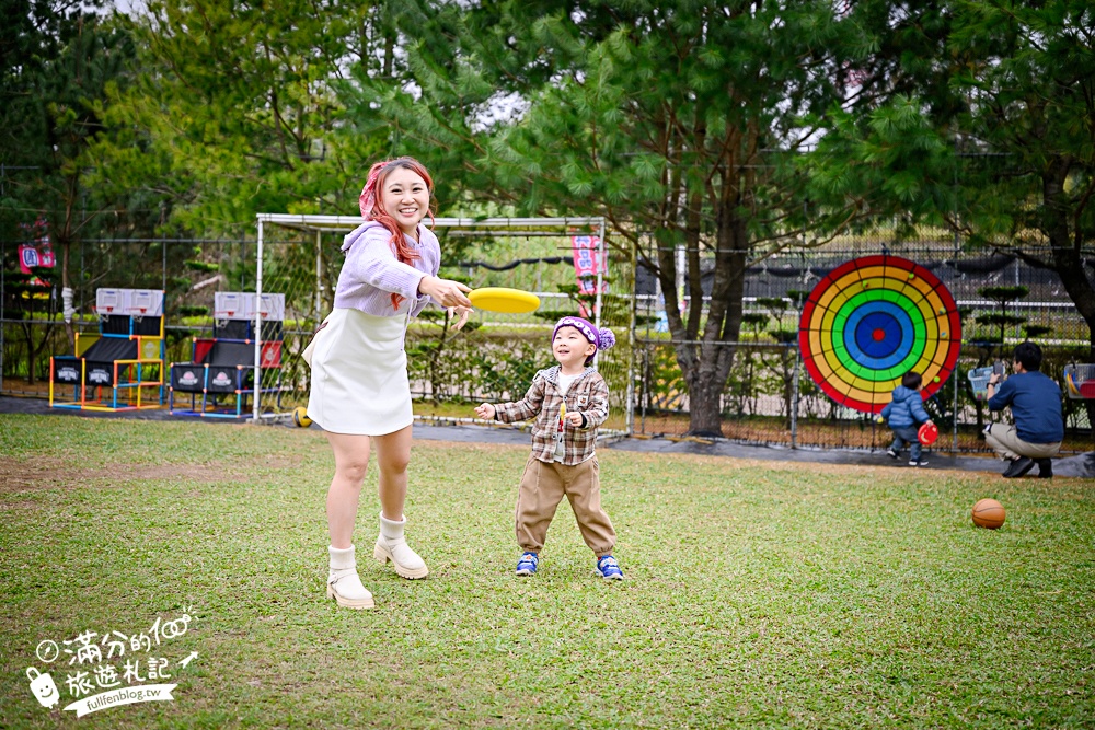 苗栗【興品園草莓農場】這不僅是高架親子草莓園.根本是兒童遊戲場,免費玩不限時,還有玻璃屋咖啡館~超狂!