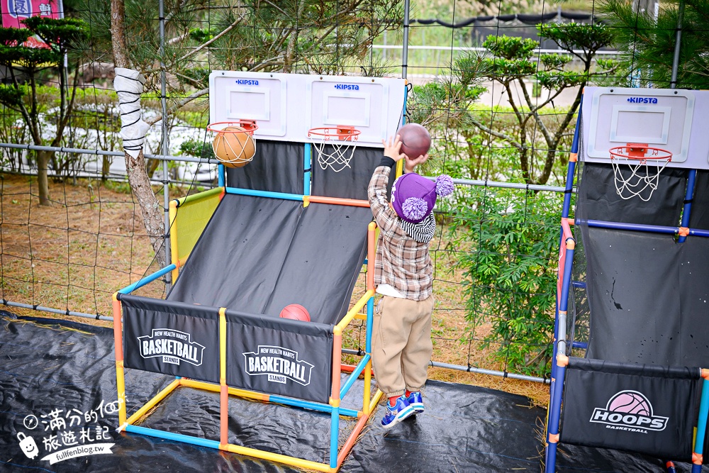 苗栗【興品園草莓農場】這不僅是高架親子草莓園.根本是兒童遊戲場,免費玩不限時,還有玻璃屋咖啡館~超狂!