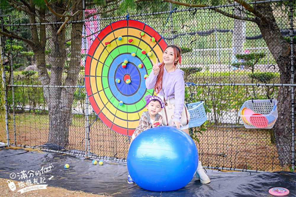 苗栗【興品園草莓農場】這不僅是高架親子草莓園.根本是兒童遊戲場,免費玩不限時,還有玻璃屋咖啡館~超狂!