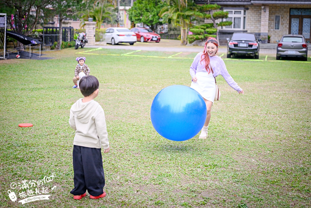苗栗【興品園草莓農場】這不僅是高架親子草莓園.根本是兒童遊戲場,免費玩不限時,還有玻璃屋咖啡館~超狂!
